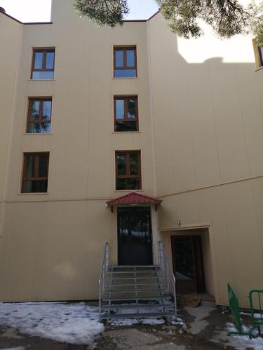 A szálláshely kívülről, Albergue La Pinilla in Cerezo De Abajo A szálláshely kívülről, Albergue La Pinilla in Cerezo De Abajo