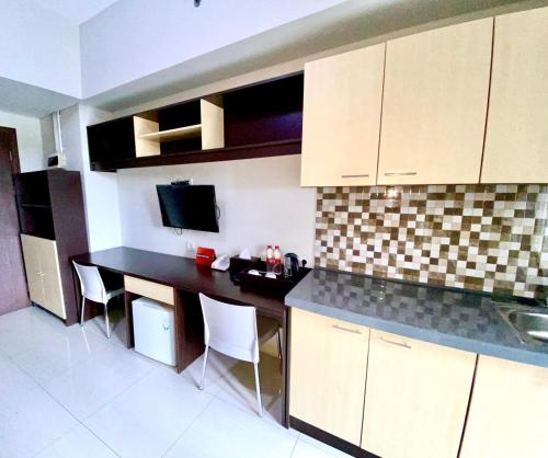 Kitchen, SKYLAND CITY HOTEL JATINANGOR in Cibiru Kitchen, SKYLAND CITY HOTEL JATINANGOR in Cibiru