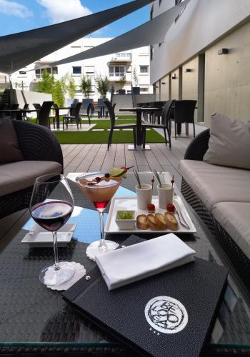陽台/露台, Hôtel Mercure Villefranche-en-Beaujolais - Ici & Là in 索恩河畔維爾弗朗施 陽台/露台, Hôtel Mercure Villefranche-en-Beaujolais - Ici & Là in 索恩河畔維爾弗朗施