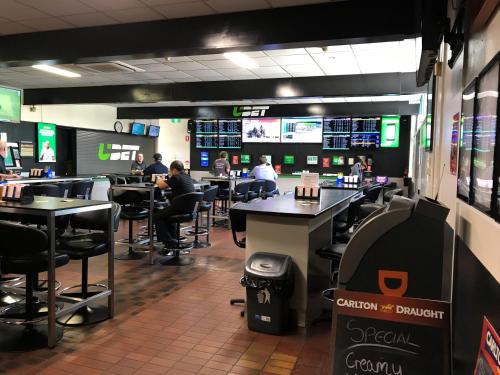 Winnellie Hotel Motel near สนามบินนานาชาติดาร์วิน Winnellie Hotel Motel near สนามบินนานาชาติดาร์วิน