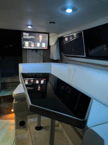 Beautiful 4 Berth Boat In East Cowes in ไอล์ ออฟ ไวท์ Beautiful 4 Berth Boat In East Cowes in ไอล์ ออฟ ไวท์