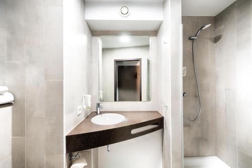 Baño, B&B Hotel Bielefeld-Ost in Bielefeld Baño, B&B Hotel Bielefeld-Ost in Bielefeld