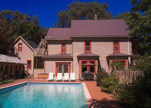 This photo about The Grand Street Inn shared on HyHotel.com