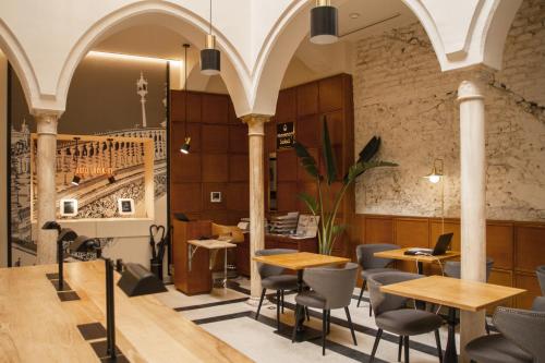 room Select Tetuan in Seville room Select Tetuan in Seville