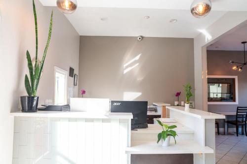 Lobby, Ramada Limited Redondo Beach in Beach Cities Lobby, Ramada Limited Redondo Beach in Beach Cities