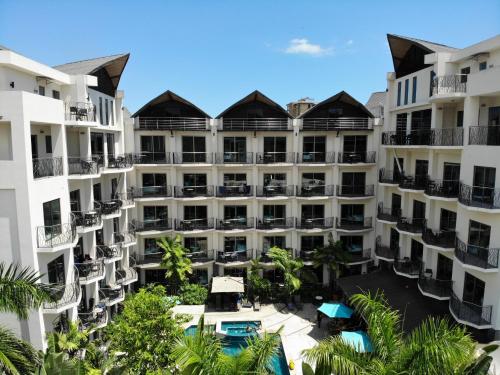 Buitenkant, PACIFIC SUITES Boutique Hotel and Bistro in Jaco Buitenkant, PACIFIC SUITES Boutique Hotel and Bistro in Jaco