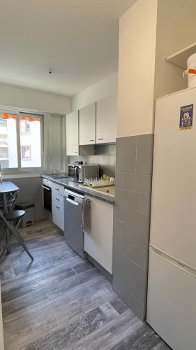JUAN LES PINS, T2 Cosy et confortable, avec PARKING en sous-sol, proche plages et commerces in Le Ponteil JUAN LES PINS, T2 Cosy et confortable, avec PARKING en sous-sol, proche plages et commerces in Le Ponteil
