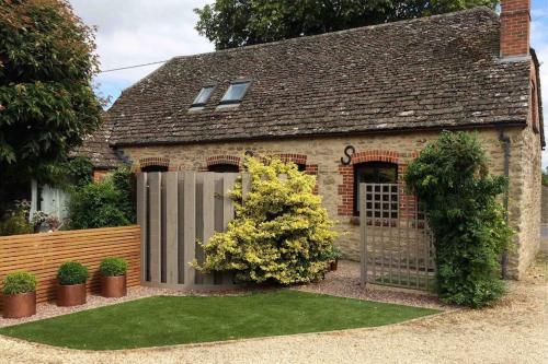 Cosy barn conversion in courtyard setting in Charney Basset Cosy barn conversion in courtyard setting in Charney Basset