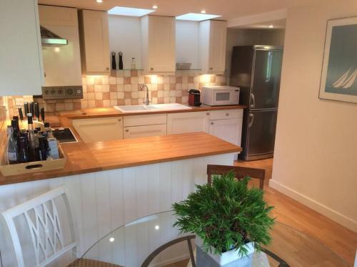 Cosy barn conversion in courtyard setting in Charney Basset Cosy barn conversion in courtyard setting in Charney Basset