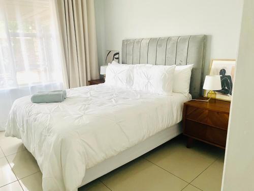 Southend-on-Sea house located in an open complex in Port Elizabeth Southend-on-Sea house located in an open complex in Port Elizabeth