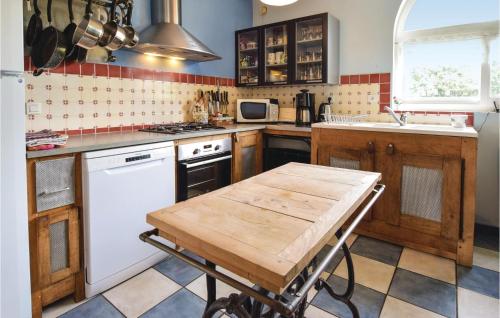 Kitchen, 6 Bedroom Awesome Home In Hericourt-En-Caux in Ancourteville-sur-Hericourt Kitchen, 6 Bedroom Awesome Home In Hericourt-En-Caux in Ancourteville-sur-Hericourt