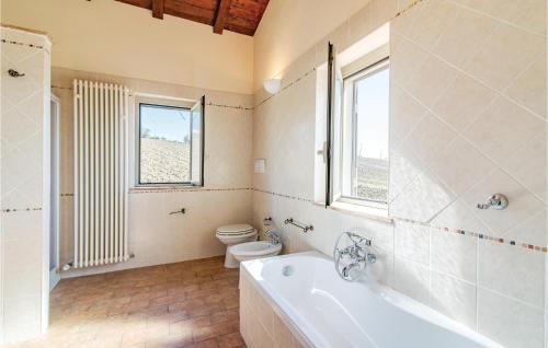 Bathroom, Aurora in Mondavio Bathroom, Aurora in Mondavio