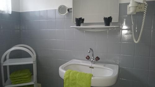 Bathroom, Pension Fruhwirth in Bad Tatzmannsdorf Bathroom, Pension Fruhwirth in Bad Tatzmannsdorf