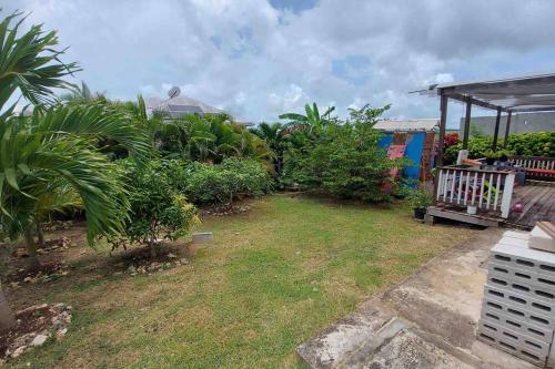 Bright 2 bedroom unit with large covered deck in Pothouse Bright 2 bedroom unit with large covered deck in Pothouse