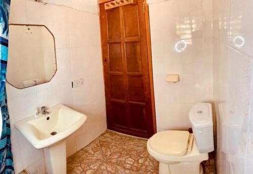 Banyo, Kangaroo Pouch Beach Resort in Dixcove Banyo, Kangaroo Pouch Beach Resort in Dixcove