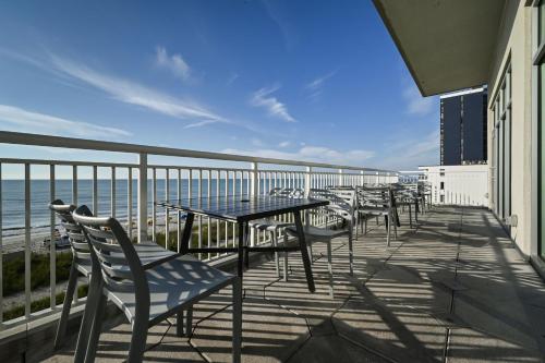 Restaurang, Residence Inn Myrtle Beach Oceanfront near Warbird Park Restaurang, Residence Inn Myrtle Beach Oceanfront near Warbird Park