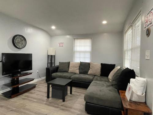 Renovated guest house in Takoma Park Renovated guest house in Takoma Park