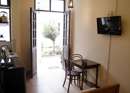 One-Bedroom Apartment image 9