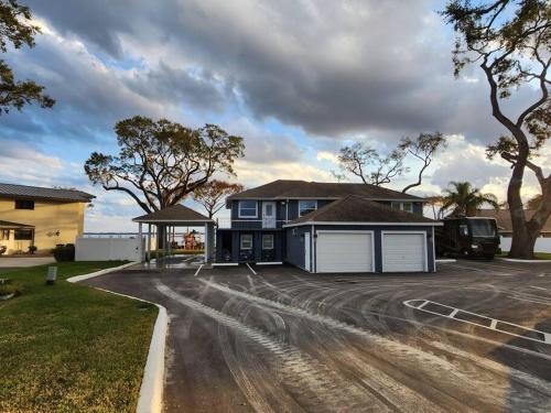 Paradise on Lake Harris Apt #202 in Leesburg (FL) Paradise on Lake Harris Apt #202 in Leesburg (FL)