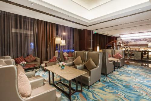 Fuajee, Crowne Plaza Yichang By IHG in Yichang Fuajee, Crowne Plaza Yichang By IHG in Yichang