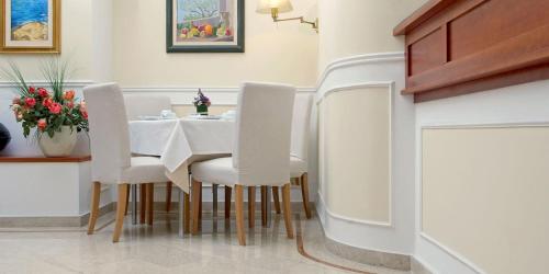 Shared lounge/TV area, Hotel Plaza in Salerno Shared lounge/TV area, Hotel Plaza in Salerno