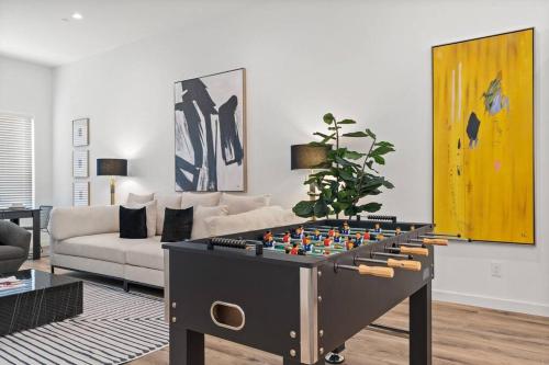 * New Listing* Luxury Townhome Downtown in 시더스 * New Listing* Luxury Townhome Downtown in 시더스