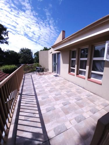 Varanda/terraço, Rusplek Guesthouse and Conference Center in Bloemfontein Varanda/terraço, Rusplek Guesthouse and Conference Center in Bloemfontein