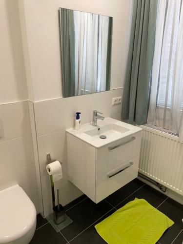 Bathroom, Hotel Garni Ilys Inn in Wels Bathroom, Hotel Garni Ilys Inn in Wels