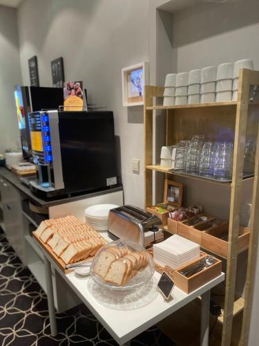 อาหารและเครื่องดื่ม, เซฟสเตย์ บรัสเซลส์ (Safestay Brussels) near จตุรัสมอนท์เดสอาร์ทส อาหารและเครื่องดื่ม, เซฟสเตย์ บรัสเซลส์ (Safestay Brussels) near จตุรัสมอนท์เดสอาร์ทส