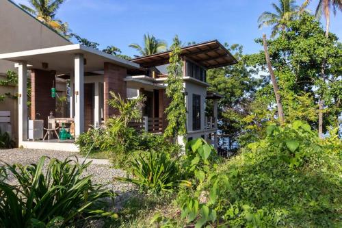 Exclusive Beachfront Villa w/ Outdoor Tub & Kayaks in Danao City Exclusive Beachfront Villa w/ Outdoor Tub & Kayaks in Danao City