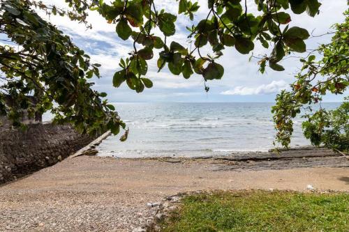 Exclusive Beachfront Villa w/ Outdoor Tub & Kayaks in Danao City Exclusive Beachfront Villa w/ Outdoor Tub & Kayaks in Danao City