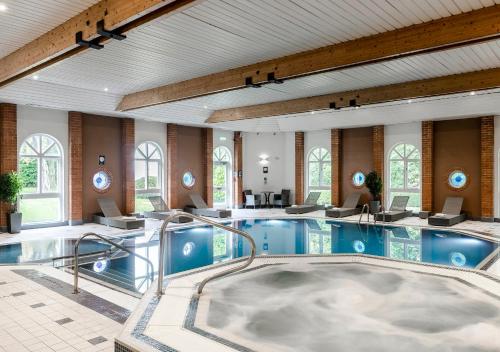 Swimming pool, The Hogs Back & Spa Farnham in Guildford Swimming pool, The Hogs Back & Spa Farnham in Guildford