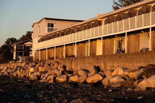Auberge sur Mer in Notre-Dame-Du-Portage (QC) Auberge sur Mer in Notre-Dame-Du-Portage (QC)