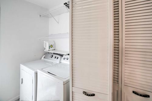Waterfront Florida Vacation Rental with Boat Dock in Avalon (FL) Waterfront Florida Vacation Rental with Boat Dock in Avalon (FL)