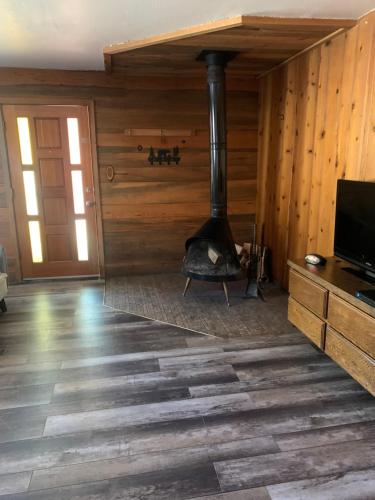 The Tamarack Lodge in Lakeshore (CA) The Tamarack Lodge in Lakeshore (CA)