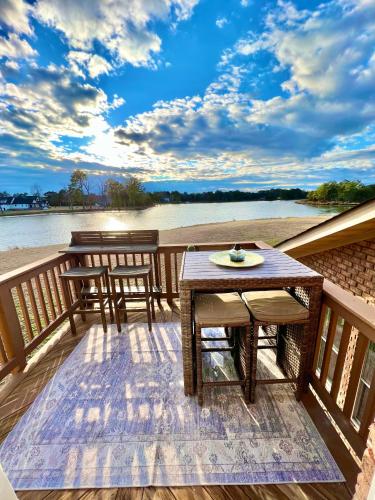 Private 5-acre Waterfront Peninsula with Beach- Luxury Vacation Home in Yorktown Private 5-acre Waterfront Peninsula with Beach- Luxury Vacation Home in Yorktown