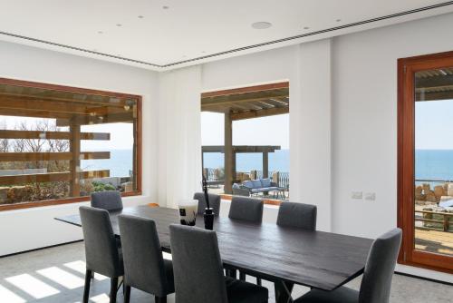 Facilities, Luxury Villa over the Cliffs & Wild Beach by FeelHome in Netanya Facilities, Luxury Villa over the Cliffs & Wild Beach by FeelHome in Netanya