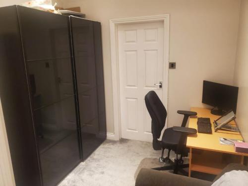 Large Kingsize ensuite in Kingswood, Bristol, BS15 in Siston Large Kingsize ensuite in Kingswood, Bristol, BS15 in Siston