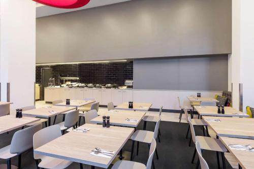 Restaurant, Travelodge Hotel Sydney Airport in Sydney Restaurant, Travelodge Hotel Sydney Airport in Sydney