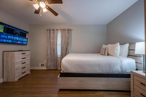 Enjoy This Atlanta 2BR Near Mercedes Benz Stadium in Browns Mill Park Enjoy This Atlanta 2BR Near Mercedes Benz Stadium in Browns Mill Park