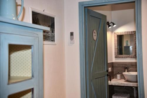 Bathroom, Ca' de Sota by Wonderful Italy in Civenna Bathroom, Ca' de Sota by Wonderful Italy in Civenna
