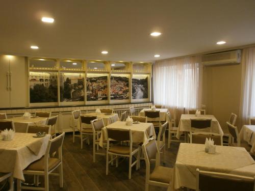 餐廳, 第聶伯羅彼得羅夫斯克酒店 (Dnepropetrovsk Hotel) in 聶伯城 餐廳, 第聶伯羅彼得羅夫斯克酒店 (Dnepropetrovsk Hotel) in 聶伯城