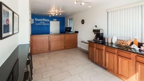 Lobby, SureStay Hotel by Best Western Findlay in Findlay Lobby, SureStay Hotel by Best Western Findlay in Findlay