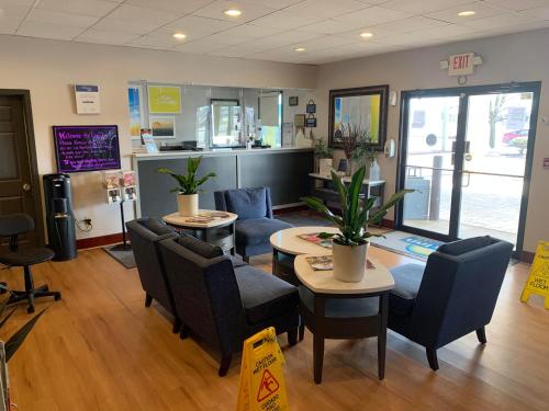 Buitenkant, Days Inn by Wyndham Louisville Airport Fair and Expo Center in Louisville (KY) Buitenkant, Days Inn by Wyndham Louisville Airport Fair and Expo Center in Louisville (KY)