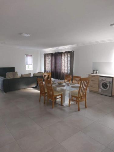 Einrichtungen, Cozy Place in Port Louis Einrichtungen, Cozy Place in Port Louis