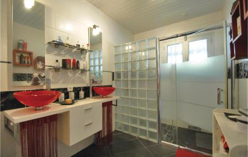 Bathroom, Amazing Home In Saint-Vivien-De-Medoc in Saint-Vivien-de-Medoc Bathroom, Amazing Home In Saint-Vivien-De-Medoc in Saint-Vivien-de-Medoc