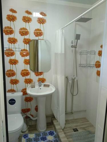 Banyo, Гостевой дом Темирлан (Гостевои дом Темирлан) in Tokmok Banyo, Гостевой дом Темирлан (Гостевои дом Темирлан) in Tokmok
