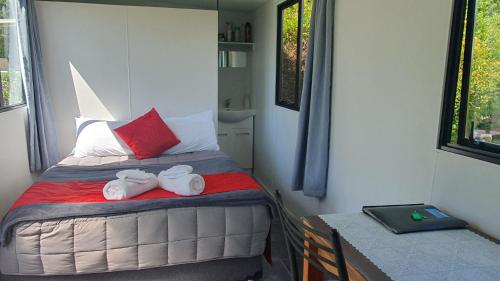 Lakeview Studio Cabin in Turangi Lakeview Studio Cabin in Turangi
