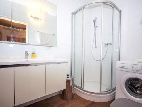 douche, Cozy apartment w a view & own garden in Badbruck douche, Cozy apartment w a view & own garden in Badbruck