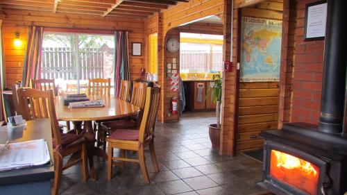 Shared lounge/TV area, Hanmer Backpackers in Hanmer Springs Shared lounge/TV area, Hanmer Backpackers in Hanmer Springs